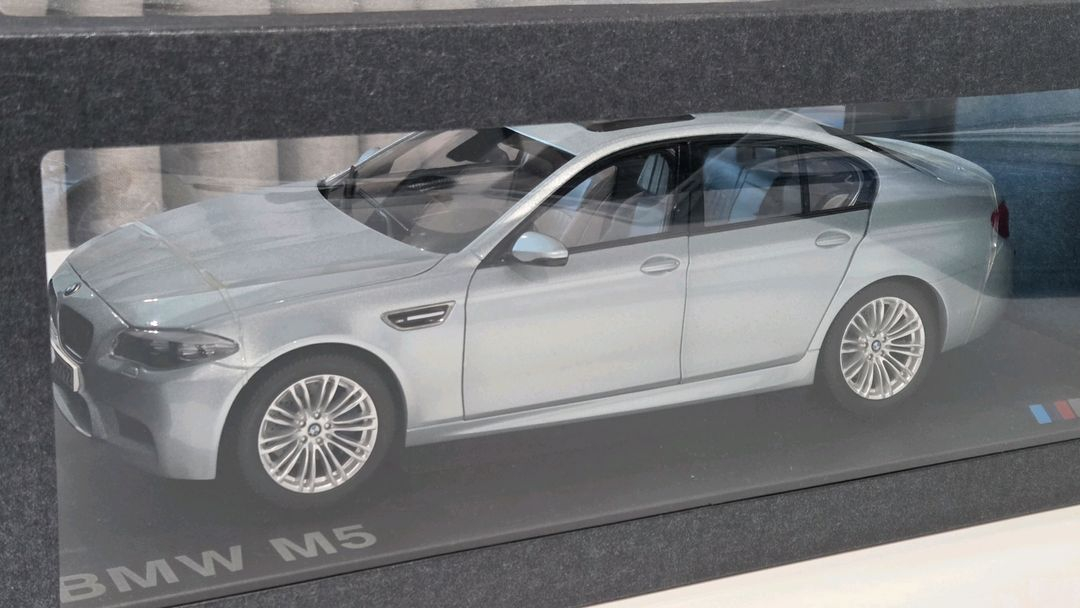 1:18 1/18 파라곤 BMW F10 M5 새제품 딜러버젼 다이캐스트 판매 이미지