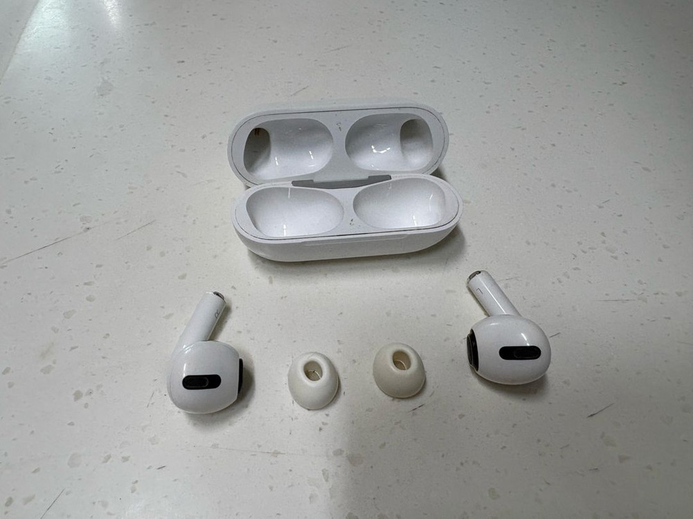 (네고가능) 애플 에어팟 프로 2세대 라이트닝 8핀. 충전케이블 본체케이스포함 이미지