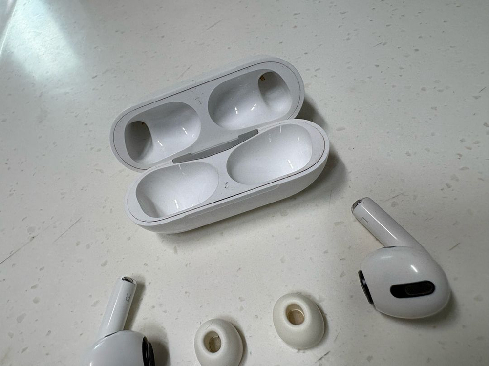(네고가능) 애플 에어팟 프로 2세대 라이트닝 8핀. 충전케이블 본체케이스포함 이미지