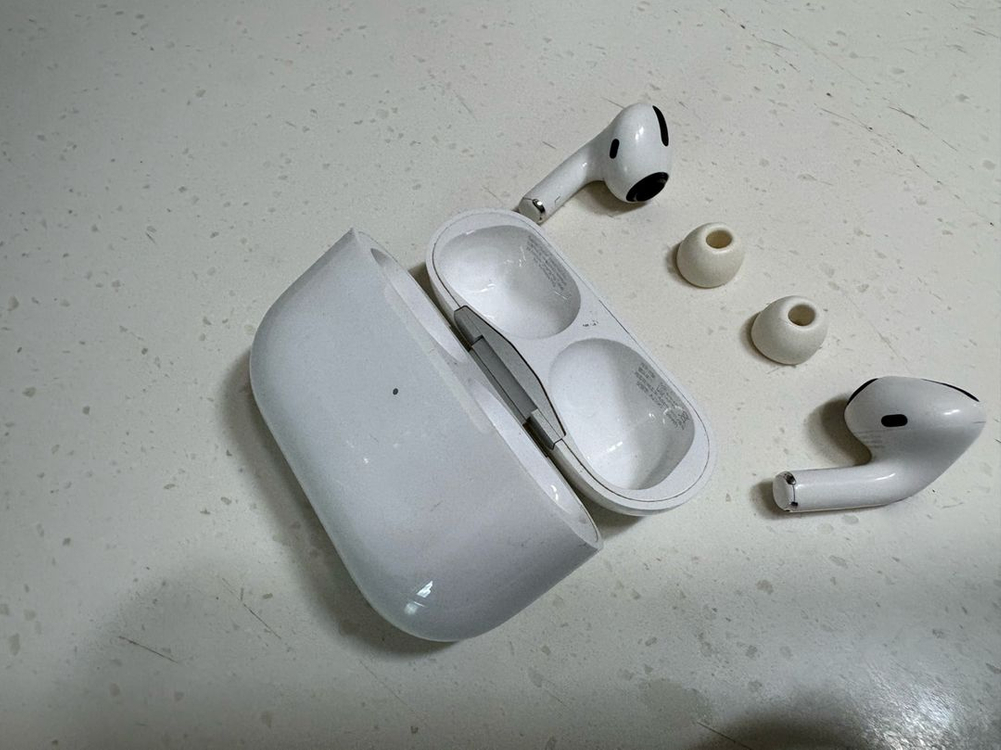 (네고가능) 애플 에어팟 프로 2세대 라이트닝 8핀. 충전케이블 본체케이스포함 이미지