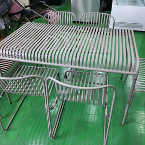 야외용 럭셔리 철제 테이블 의자셋트 이미지