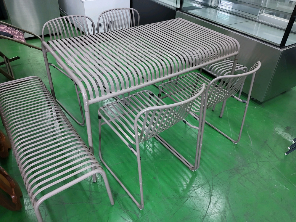 야외용 럭셔리 철제 테이블 의자셋트 이미지