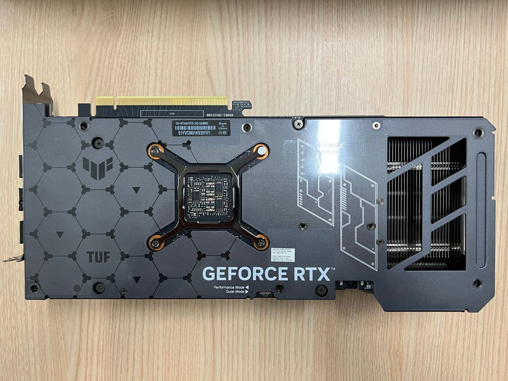 ASUS GeForce RTX 4070 Ti SUPER 16GB 그래픽카드 이미지
