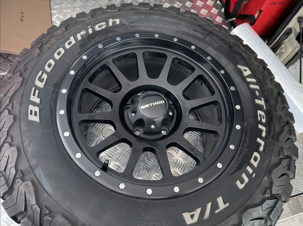 렉스턴스포츠칸 32사이즈 휠타이어(메소드, BF굿리치K02) 이미지