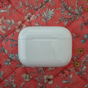 애플 에어팟 프로 3세대 입니다- 이미지