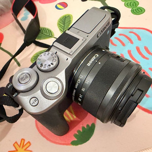 캐논 마크2 미러리스 카메라 + 15-45mm 렌즈 세트 이미지