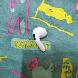 에어팟 4세대 오른쪽유닛 이미지