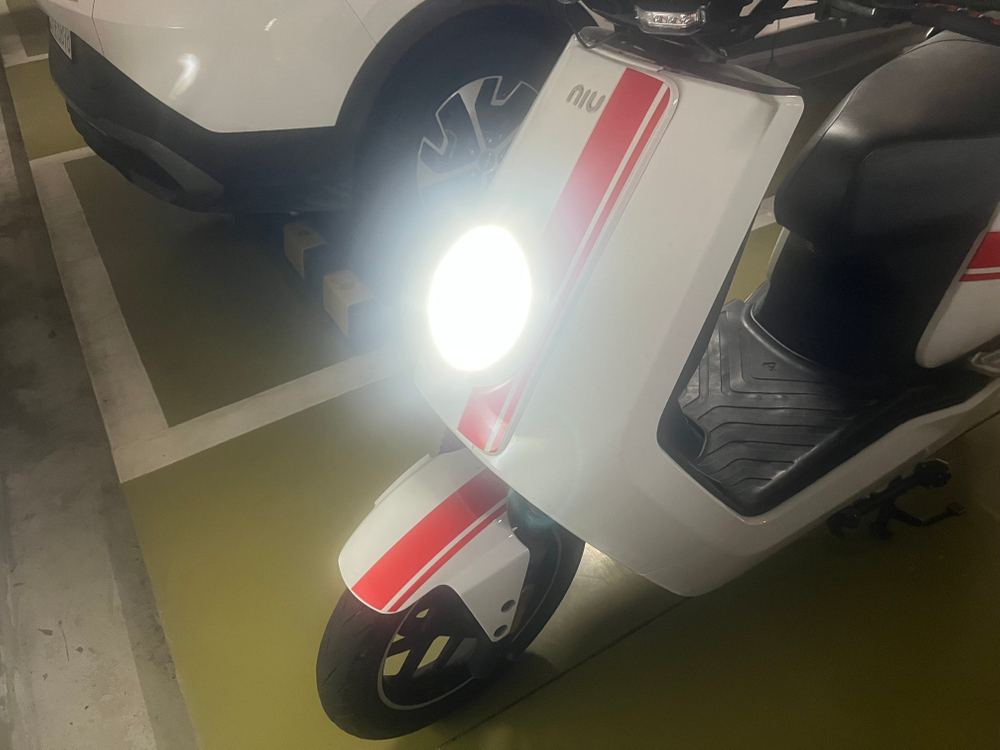 니우(NIU) NQI-GTS 전기스쿠터 이미지