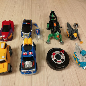 또봇.카봇. 파워레인저. 미니특공대 등 럭키펀치.스핑크스.프론.가면라이더 이구아나.안키돈.붐바키 고를링GT 이미지