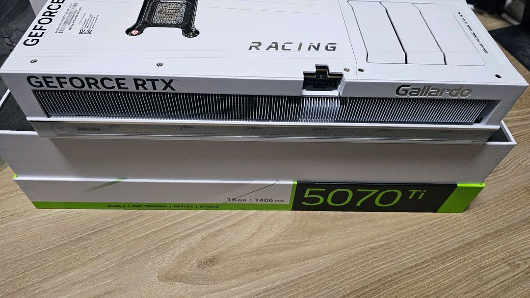 RTX 5070 Ti 가야르도 화이트 이미지