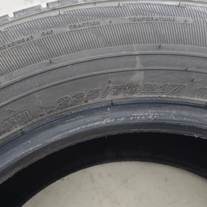 렉스턴스포츠칸 17인치 순정타이어 4개 팝니다. 이미지