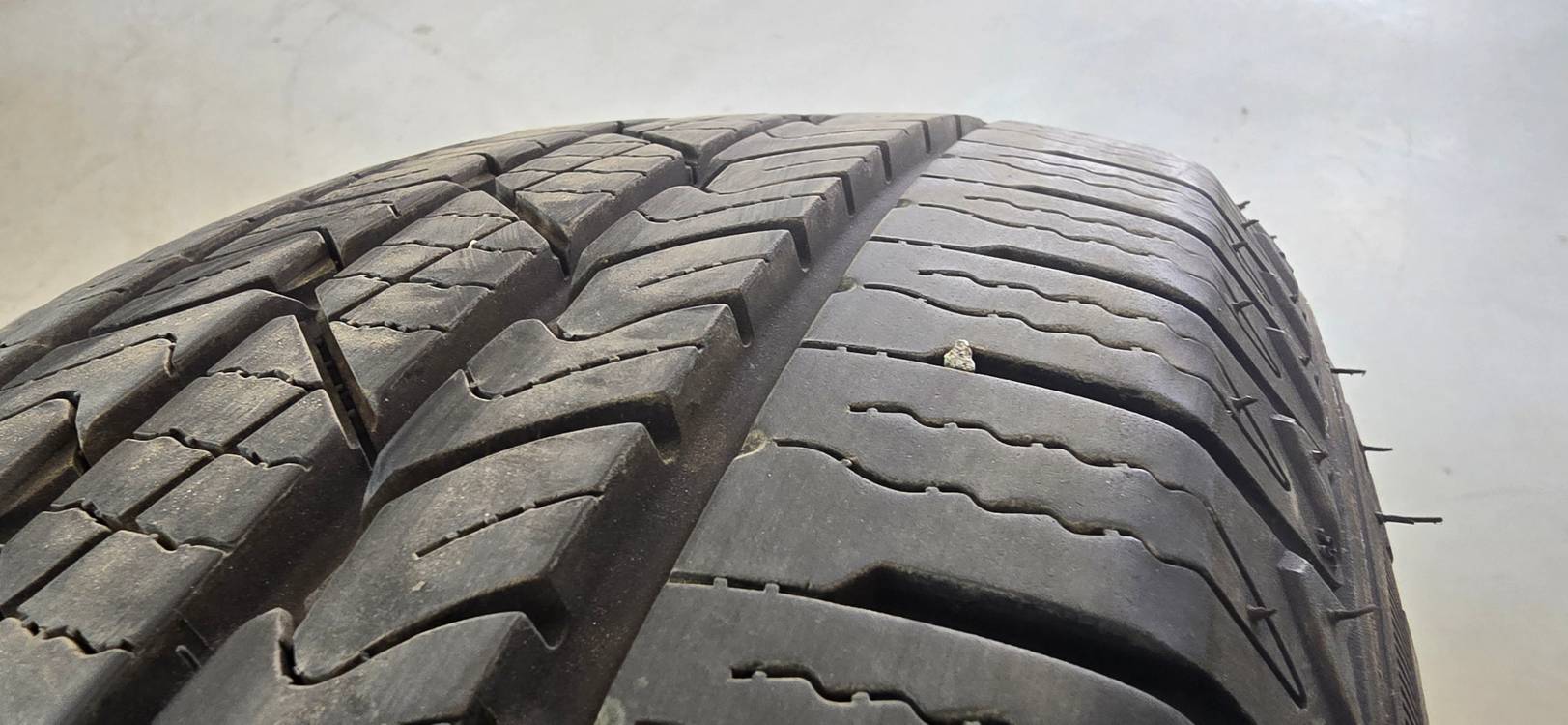 렉스턴스포츠칸 17인치 순정타이어 4개 팝니다. 이미지