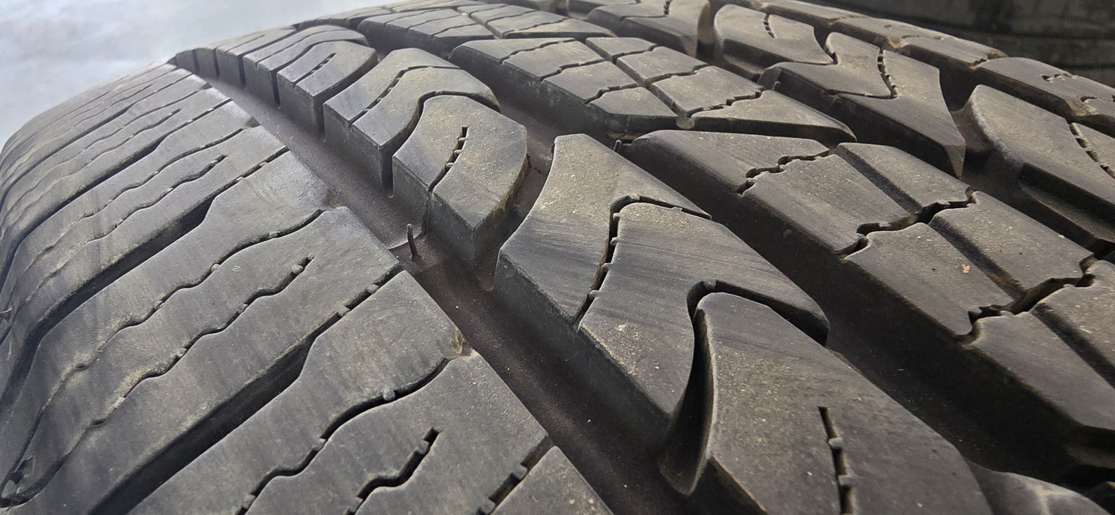 렉스턴스포츠칸 17인치 순정타이어 4개 팝니다. 이미지