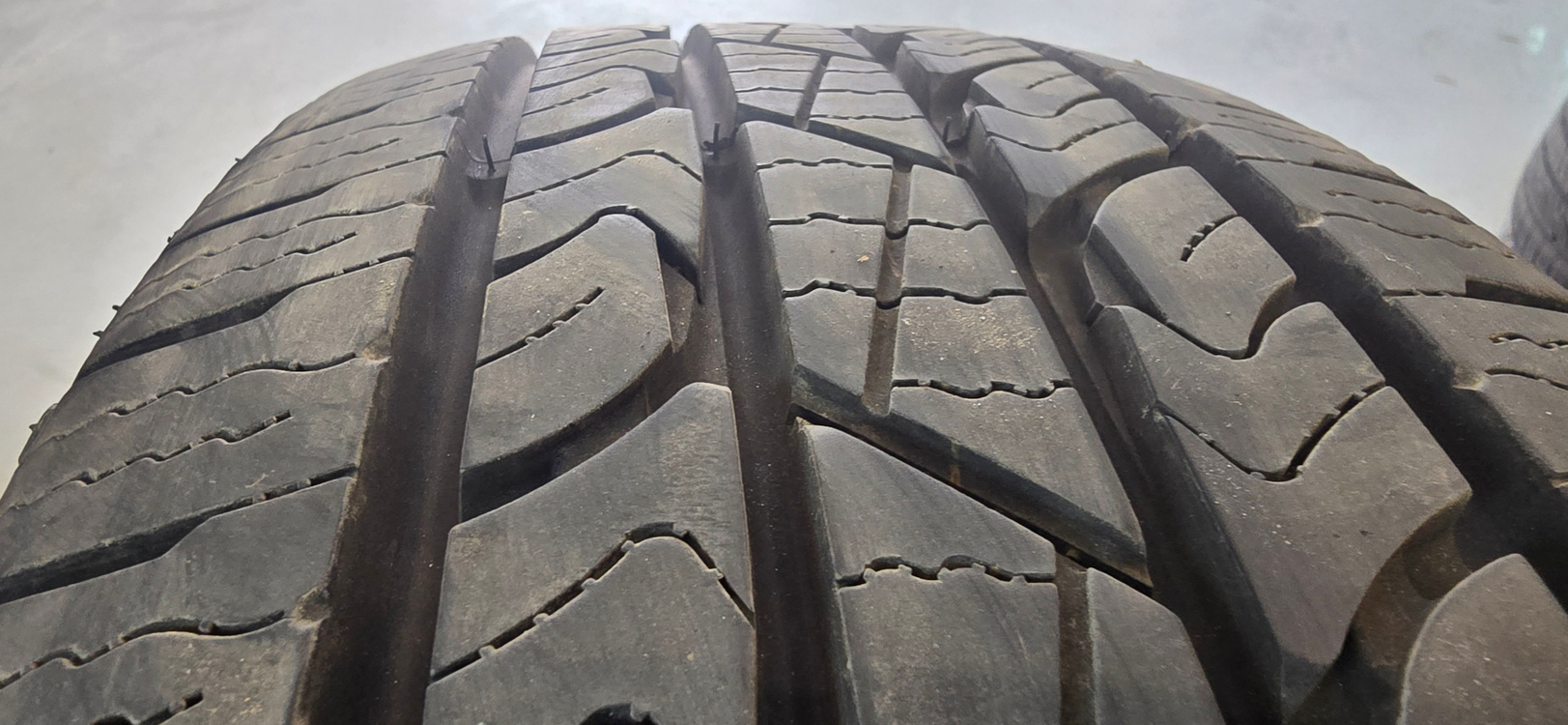 렉스턴스포츠칸 17인치 순정타이어 4개 팝니다. 이미지