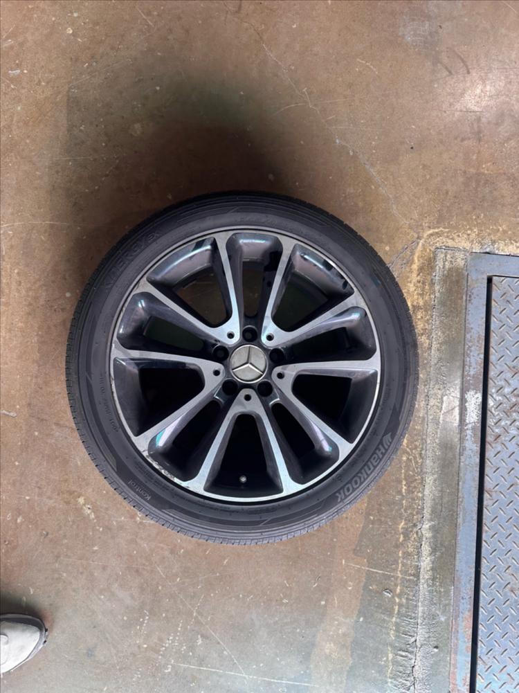 벤츠e클래스 w213 나이트패키지 휠터이어 한대분 팝니다 이미지