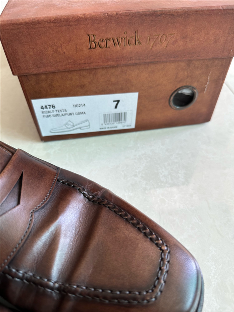 버윅 4476 로퍼 6사이즈 팝니다.- 슈케어 한 번 하시고 바로 신으시면 될 것 같습니다. 이미지