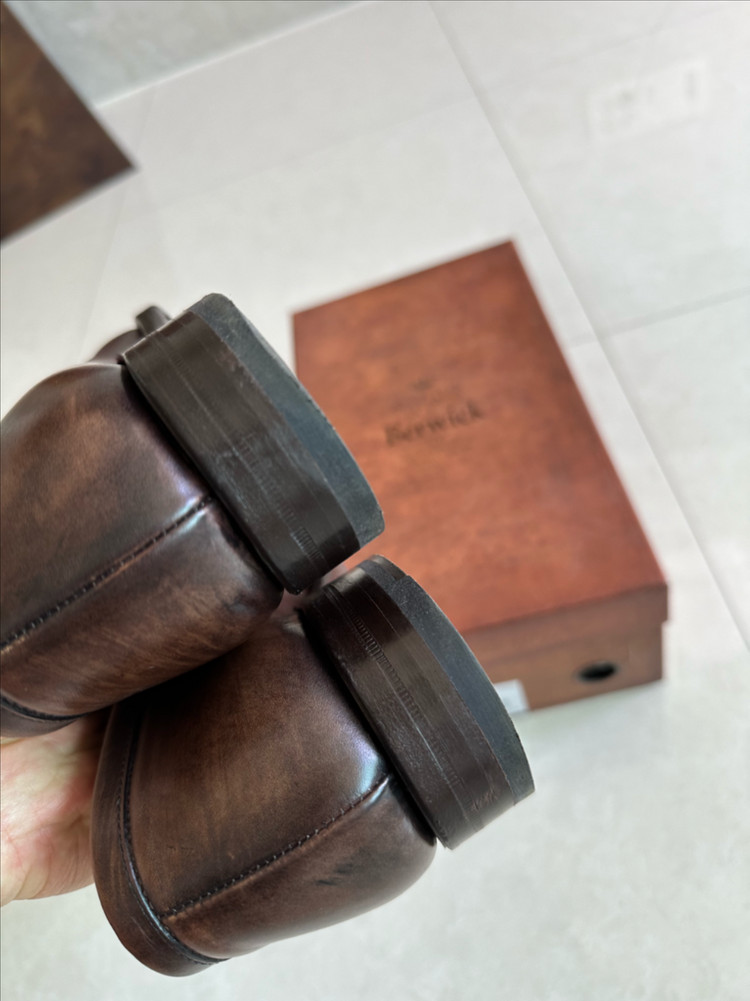 버윅 4476 로퍼 6사이즈 팝니다.- 슈케어 한 번 하시고 바로 신으시면 될 것 같습니다. 이미지