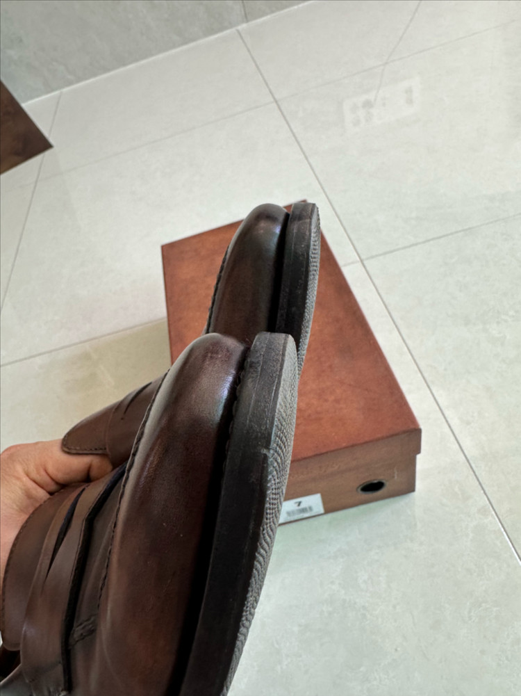 버윅 4476 로퍼 6사이즈 팝니다.- 슈케어 한 번 하시고 바로 신으시면 될 것 같습니다. 이미지