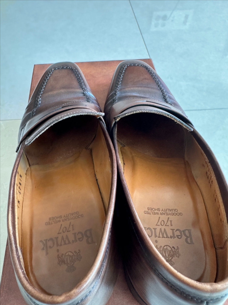 버윅 4476 로퍼 6사이즈 팝니다.- 슈케어 한 번 하시고 바로 신으시면 될 것 같습니다. 이미지