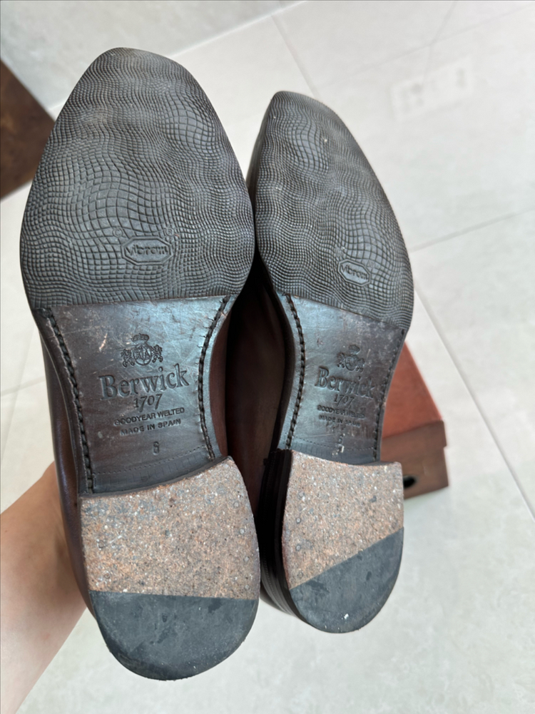 버윅 4476 로퍼 6사이즈 팝니다.- 슈케어 한 번 하시고 바로 신으시면 될 것 같습니다. 이미지