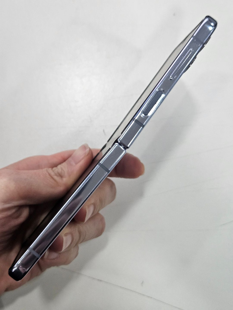 갤럭시Z플립4 256GB 블루 가성비폰 이미지