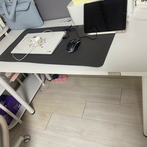 화이트 책상 + 의자 세트 이미지