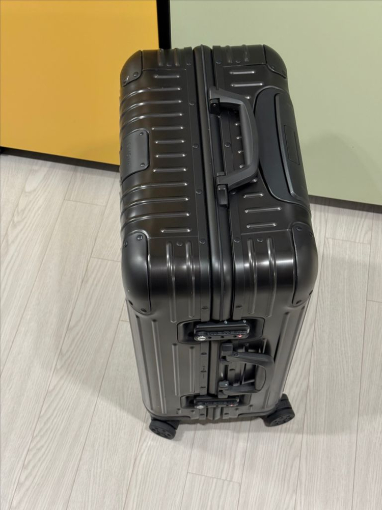 리모와 오리지널 블랙 캐빈플러스 이미지