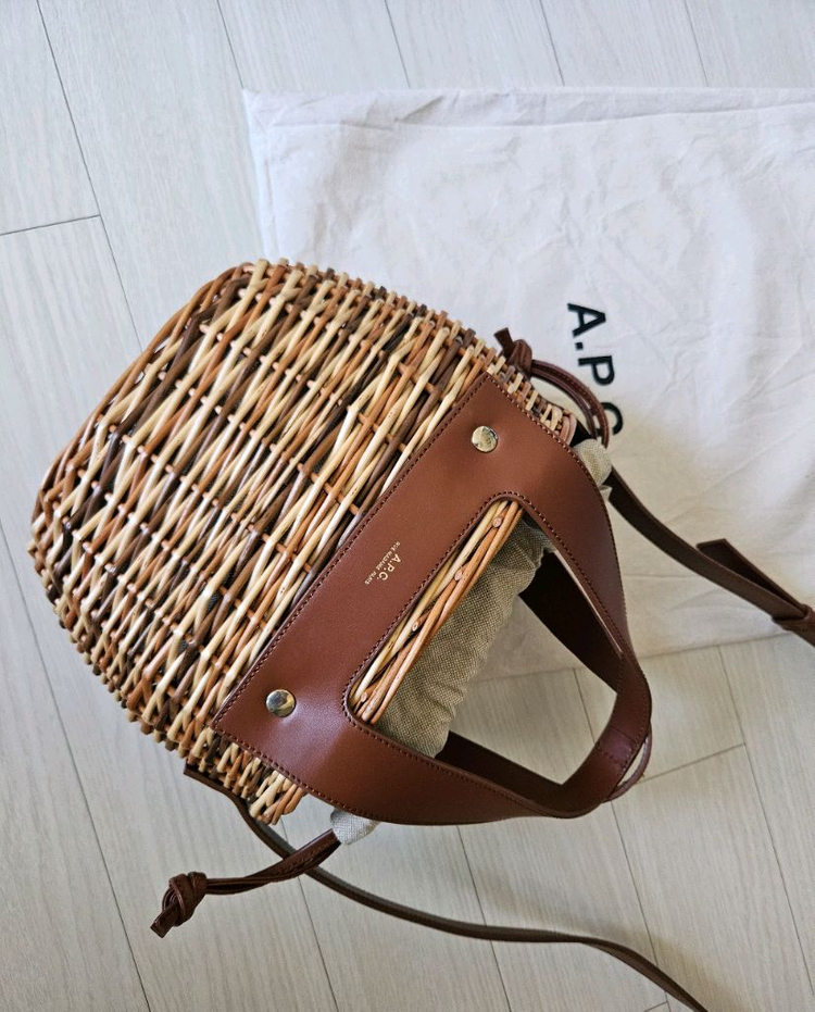 (정품) A.P.C. 아페쎄 라탄 가죽 버킷백 브라운 이미지