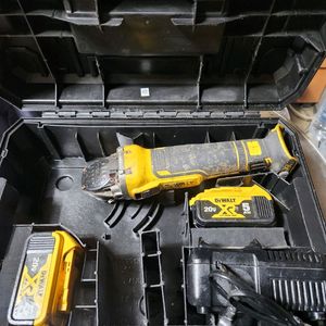 디월트 20v 충전그라인더 DCG405 팝니다 이미지