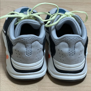 아디다스 이지부스트 700 웨이브러너 B75571 이미지