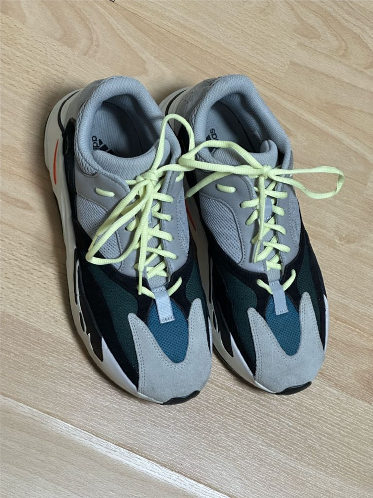 아디다스 이지부스트 700 웨이브러너 B75571 이미지