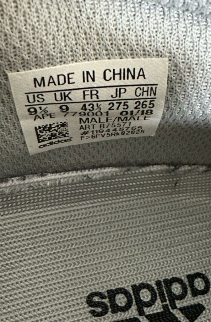 아디다스 이지부스트 700 웨이브러너 B75571 이미지