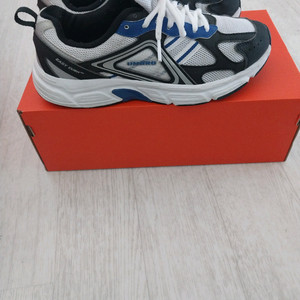 엄브로 250 운동화 이미지