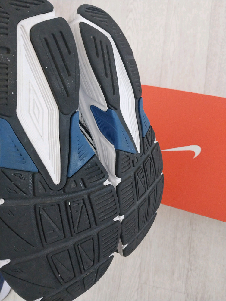 엄브로 250 운동화 이미지