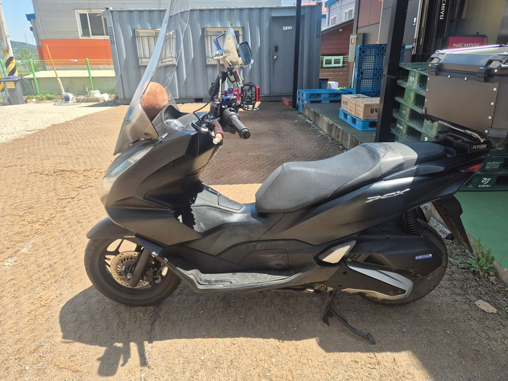 pcx125 abs 22년형 1만km 판매합니다 이미지