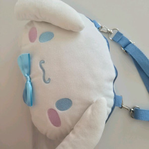 산리오 시나모롤 얼굴 인형 크로스백 유아가방 이미지