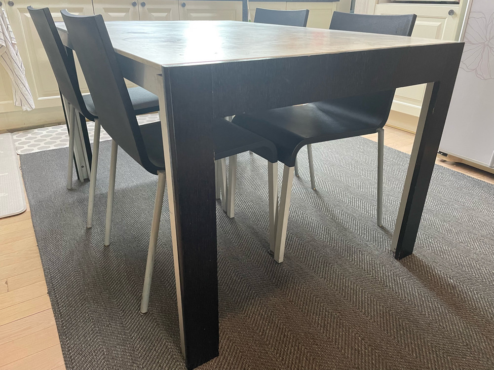 4인용(확장시 6인용)식탁 세트 + 탄탄한 블랙의자 팝니다 이미지