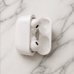 에어팟 프로 2세대 화이트 이미지