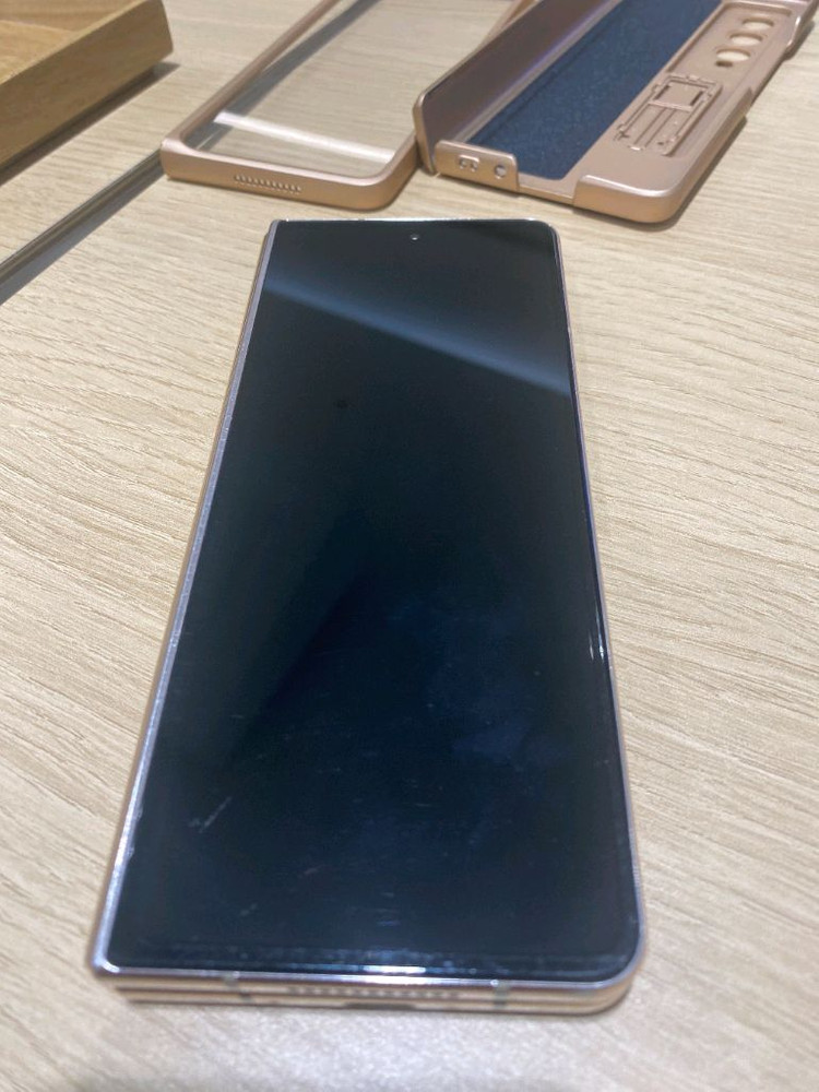 폴드4 256기가 2만7천원 범퍼케이스 및 풀박스 이미지