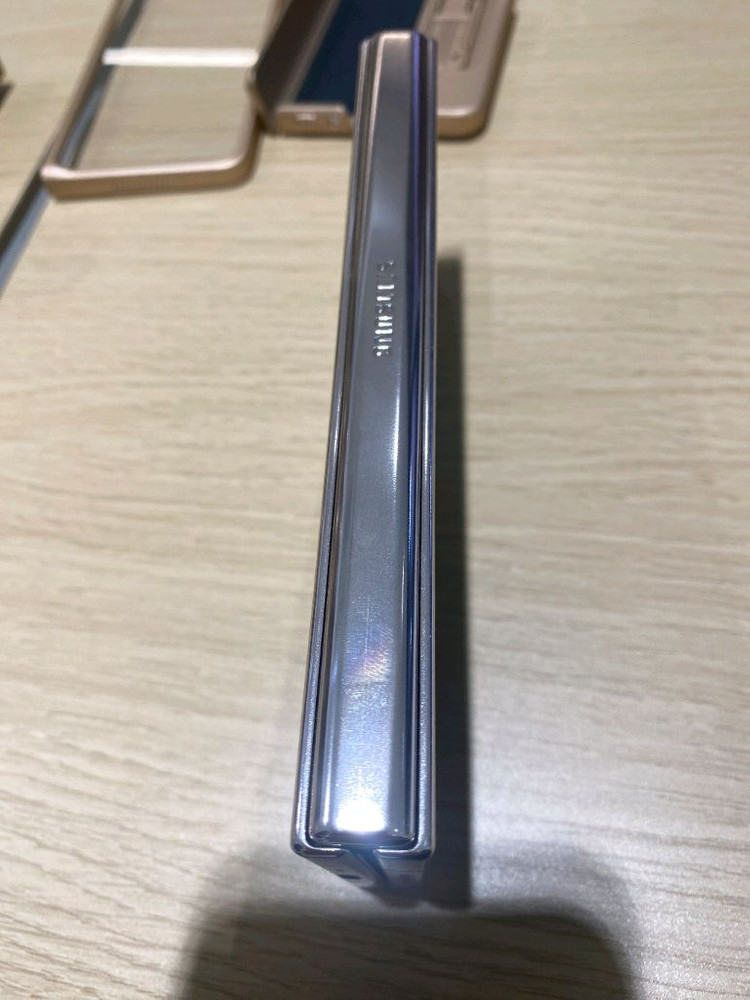 폴드4 256기가 2만7천원 범퍼케이스 및 풀박스 이미지