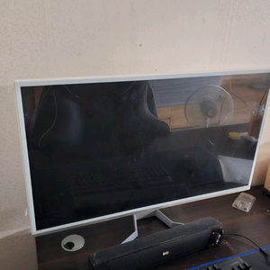 32인치 240hz 게이밍 모니터입니다 이미지