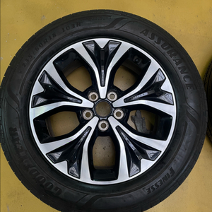 카니발 4세대 KA4 18인치 순정 휠 타이어 이미지