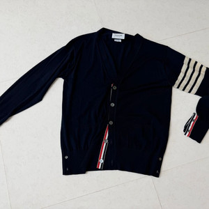 톰브라운 네이비 가디건 이미지