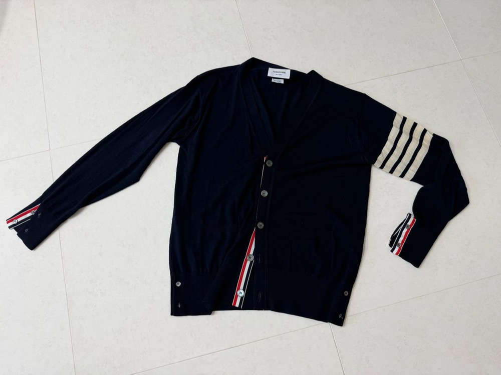 톰브라운 네이비 가디건 이미지