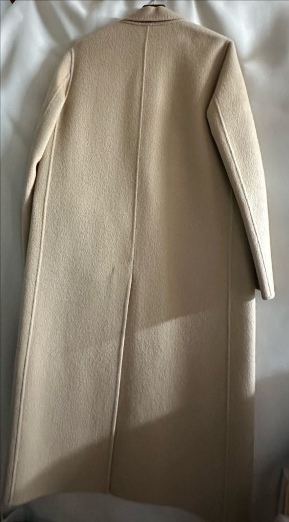 아떼 바네사브루노 베이지 롱코트 이미지