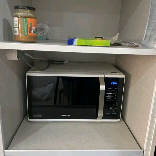 식탁세트 침대 세탁기 전자렌지 냉장고 청소기 쇼파 이미지