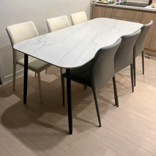 식탁세트 침대 세탁기 전자렌지 냉장고 청소기 쇼파 이미지