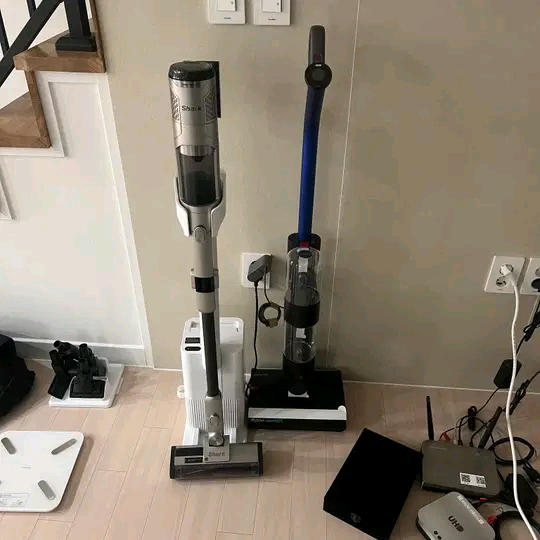 식탁세트 침대 세탁기 전자렌지 냉장고 청소기 쇼파 이미지