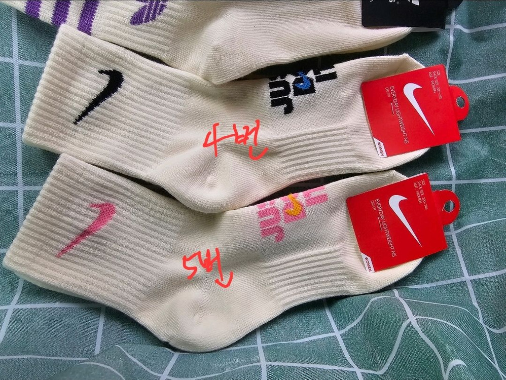 아디다스,나이키 여자 인기상품 10켤레 이미지