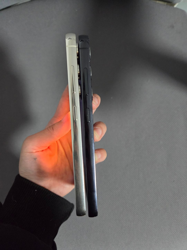 S급) 갤럭시 S23 화이트/블랙 256GB 이미지